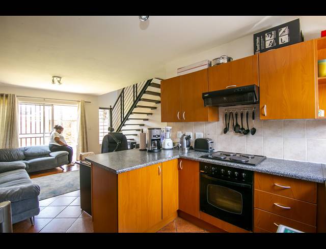 2 BEDROOM DUPLEX TO LET IN WILGEHEUWEL